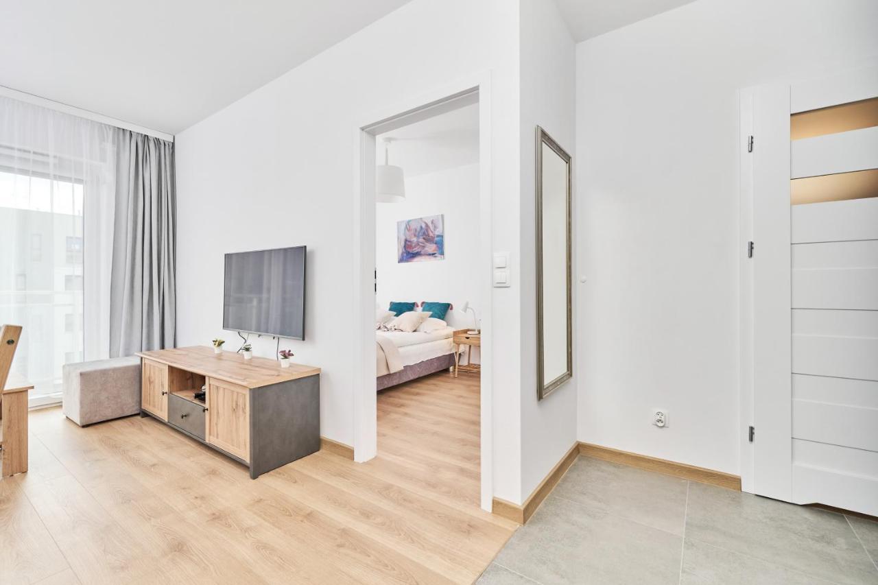 Apartment Wichrowa With Free Garage Wroclaw By Noclegi Renters Exterior photo