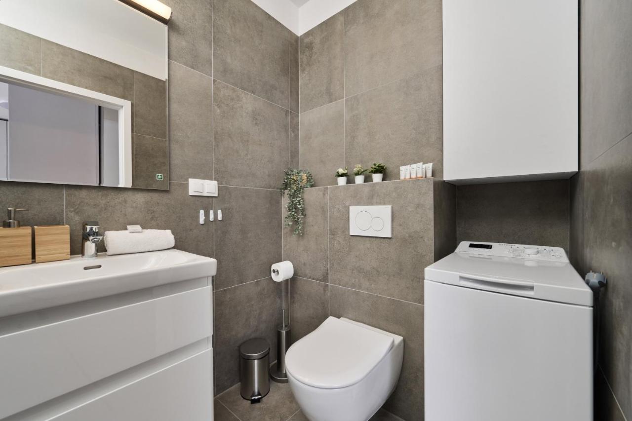 Apartment Wichrowa With Free Garage Wroclaw By Noclegi Renters Exterior photo