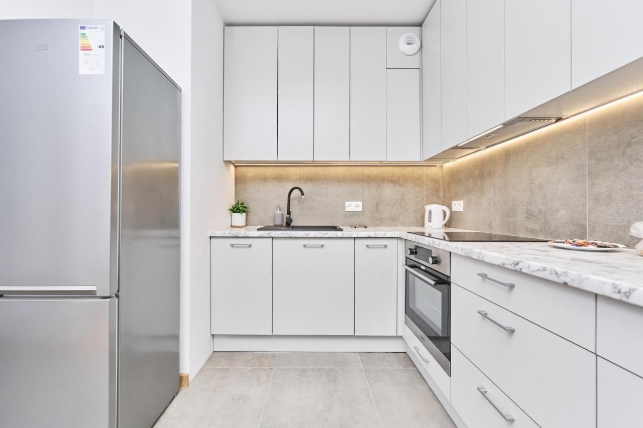 Apartment Wichrowa With Free Garage Wroclaw By Noclegi Renters Exterior photo